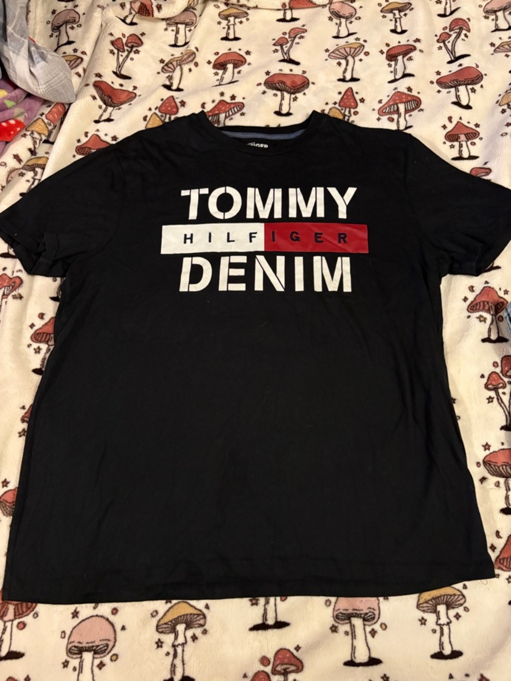Men’s Tommy Hilfiger Denim Black Tee with White and Red Logo Size Large